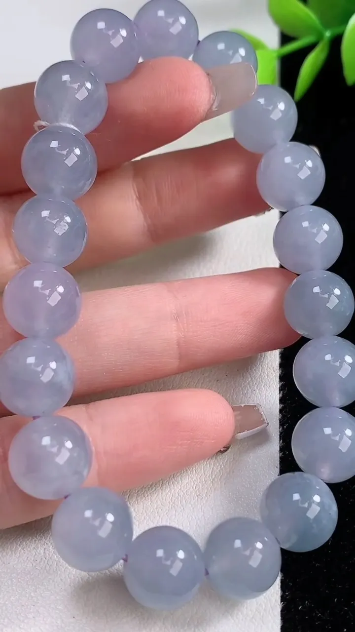 天然A货翡翠紫罗兰圆珠手串，尺寸10.5-19颗，重量:39.38g12月10日
工厂直销收藏佳品,种好水足，色泽均匀，有种有色，上手高大气！