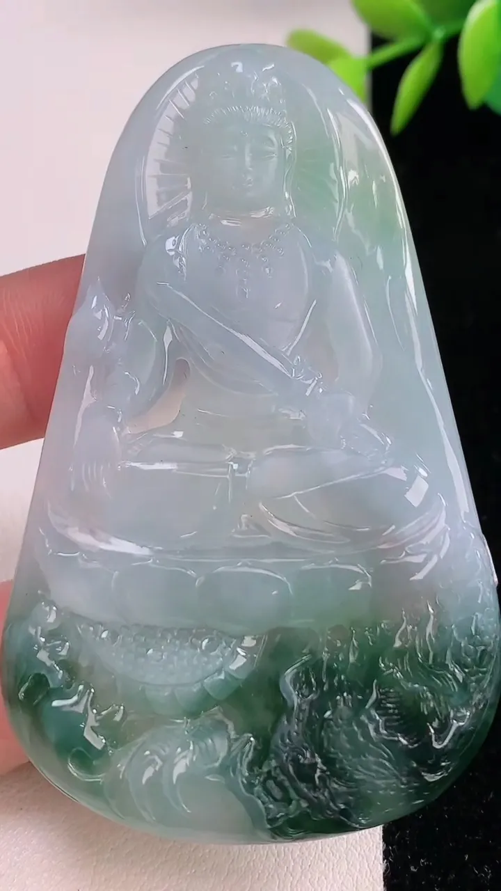 天然A货翡翠御龙虚空藏菩萨吊坠，尺寸69-42.4-5.7，重量:34.47g
12月10日