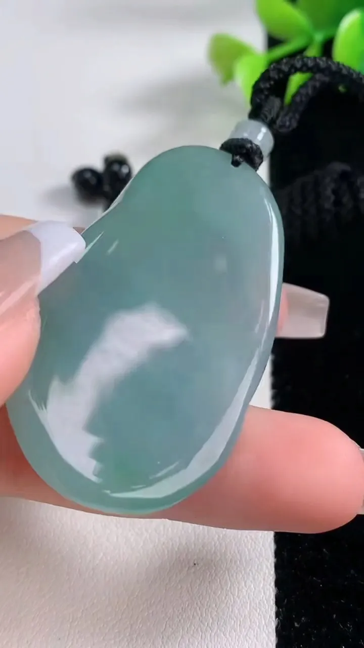 天然A货翡翠逍遥佛吊坠，尺寸48.2-25.2-5.8，重量:20.85g
12月10日