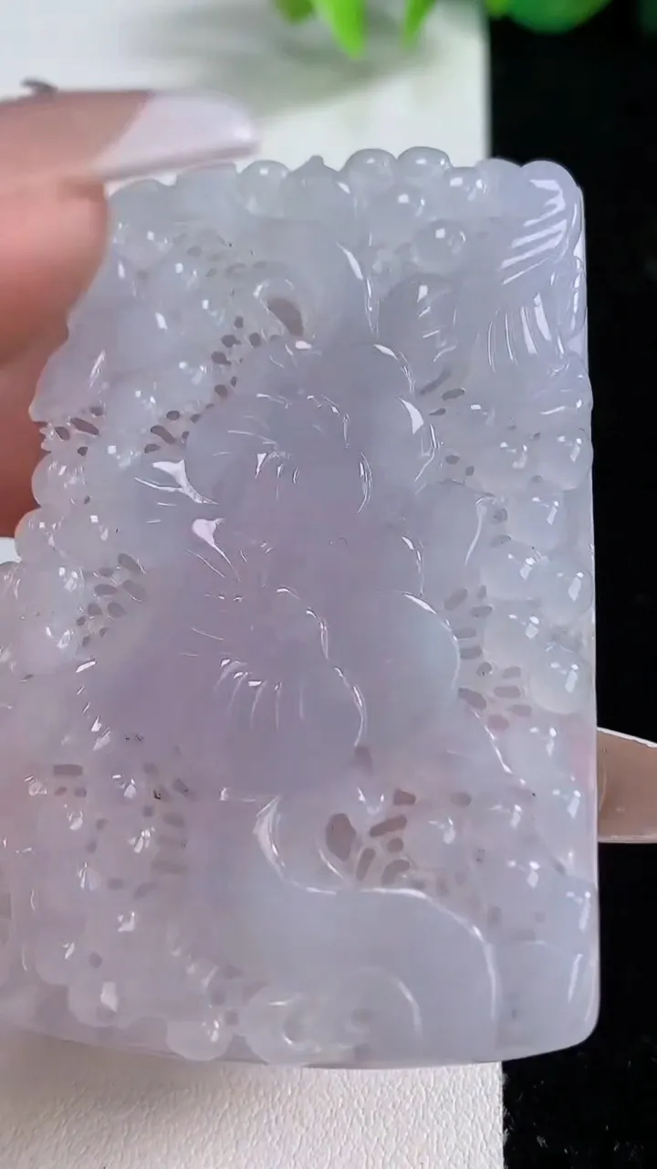 天然A货翡翠紫罗兰鸟语花香吊坠，尺寸59.7-41.5-7.7，重量:39.74g
12月10日