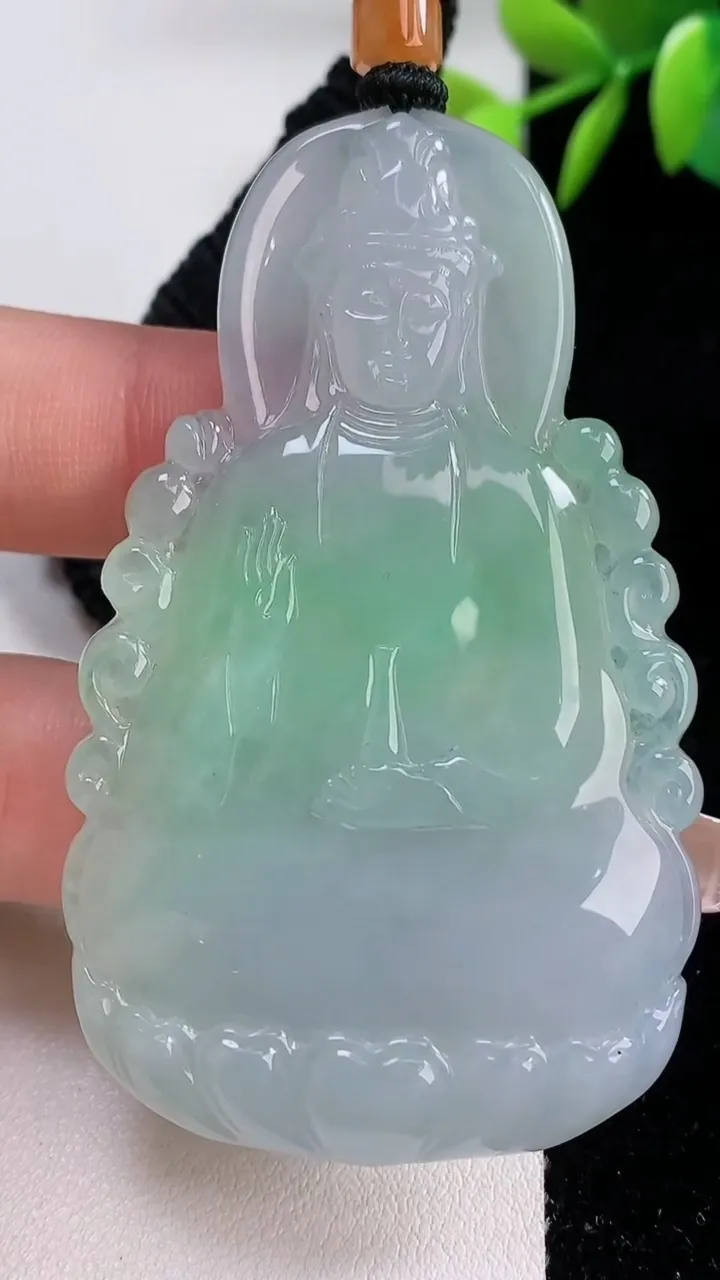 天然A货翡翠观音菩萨吊坠，尺寸65-39-5.3，重量:31.13g
12月10日