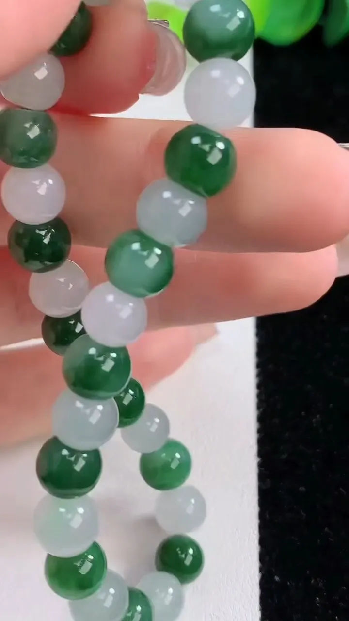 天然A货翡翠算盘珠手串，尺寸7.5-6-30颗，重量:21.15g12月10日
工厂直销收藏佳品,种好水足，色泽均匀，有种有色，上手高大气！