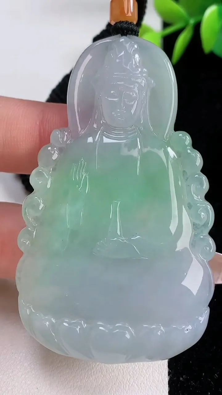 天然A货翡翠观音菩萨吊坠，尺寸65-39-5.3，重量:31.13g
12月10日