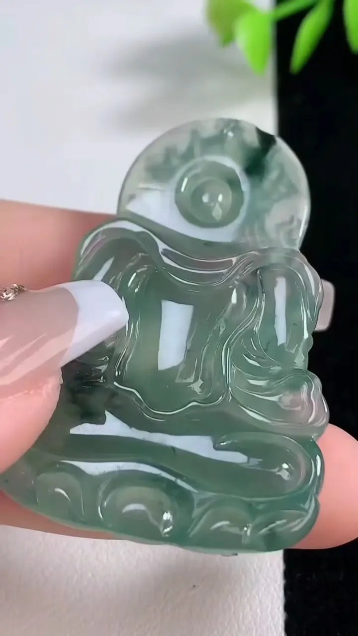 天然A货翡翠种飘花度母观音吊坠，尺寸50.3-32.8-6.4，重量:18.97g
12月10日