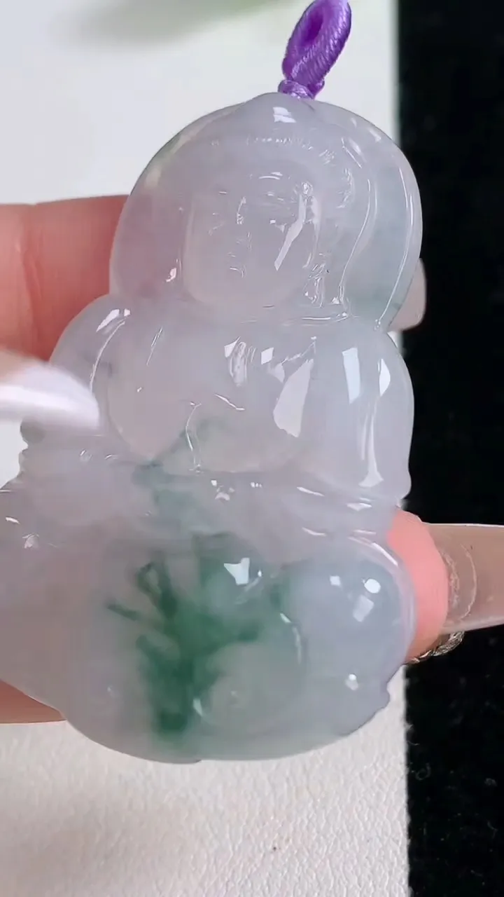 天然A货翡翠冰种飘花观音菩萨吊坠，尺寸46.7-33.4-6.4，重量:16.65g
12月10日