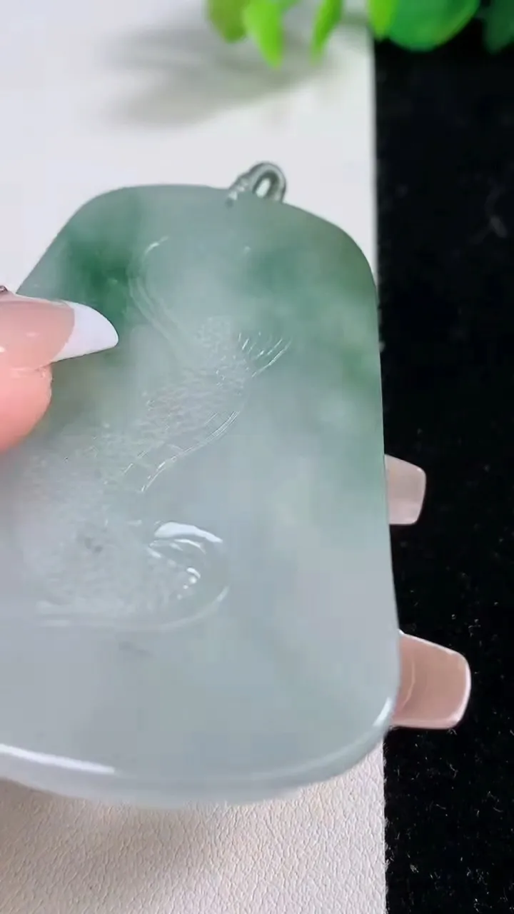 天然A货翡翠祥龙观音菩萨吊坠，尺寸72.4-46-5.7，重量:42.34g
12月10日