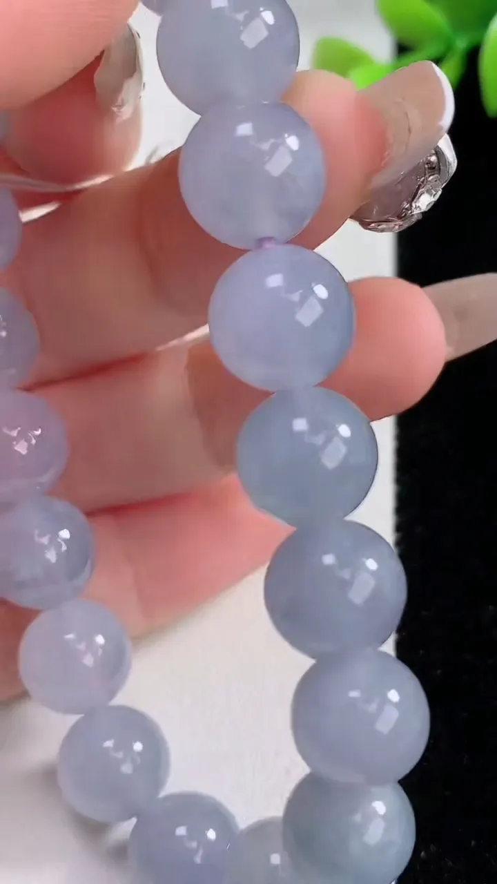 天然A货翡翠紫罗兰圆珠手串，尺寸10.5-19颗，重量:39.38g12月10日
工厂直销收藏佳品,种好水足，色泽均匀，有种有色，上手高大气！