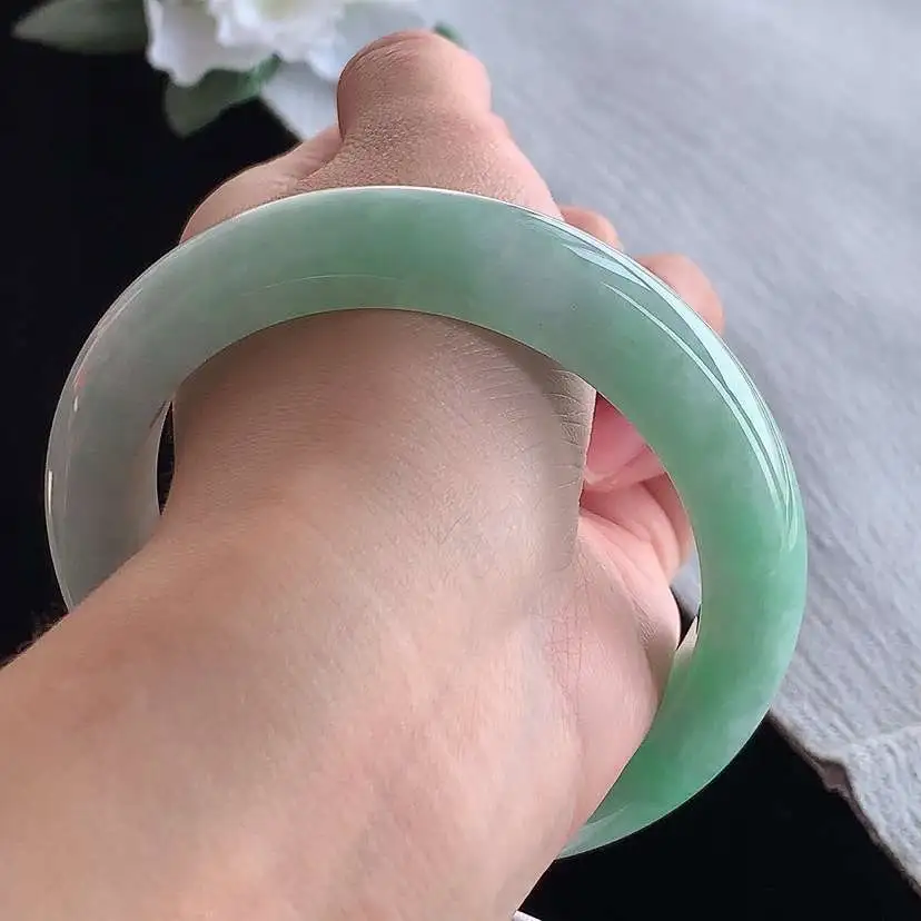 a货翡翠老坑冰种飘绿厚装正装正圈手镯59-60大圈口  尺寸59.3×12.5×10mm 1209