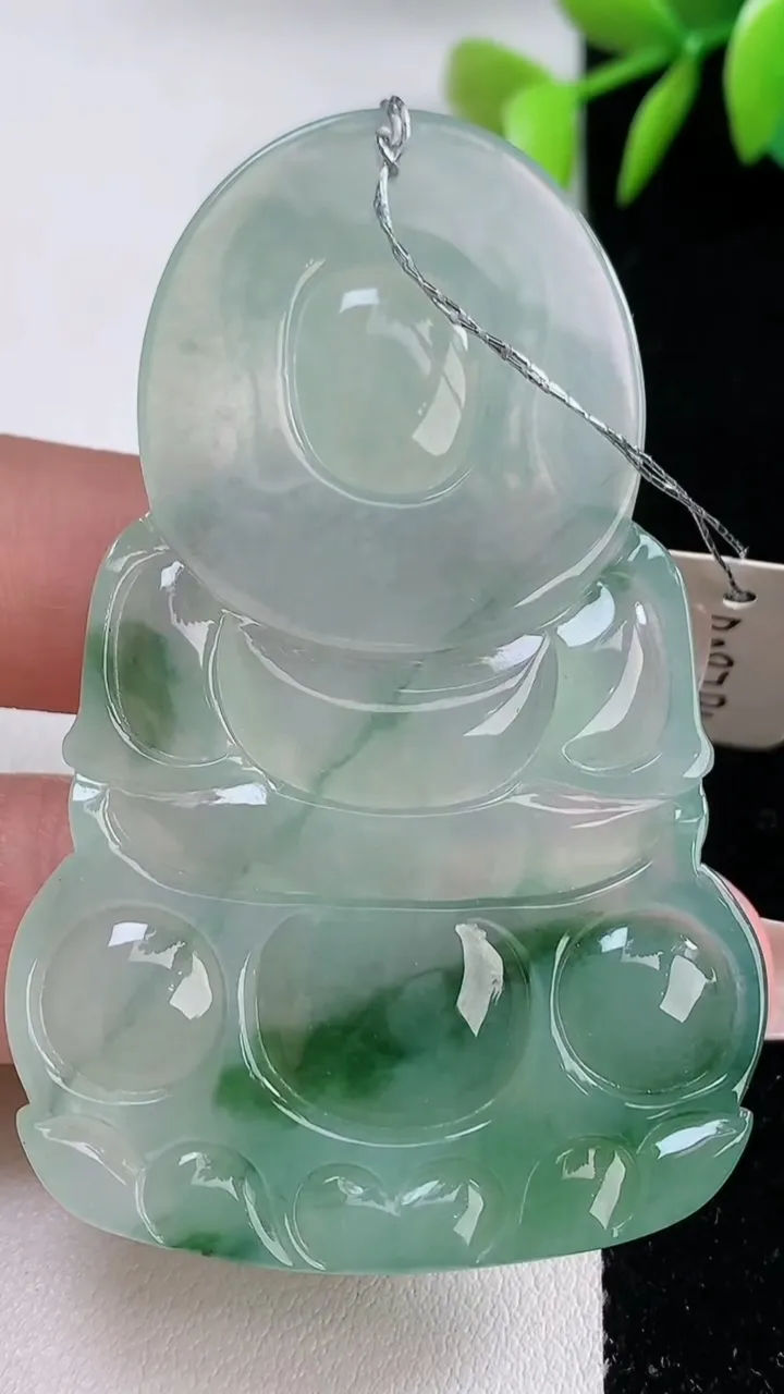 天然A货翡翠种飘花观音菩萨吊坠，尺寸64.2-40.4-6，重量:28.40g
12月10日