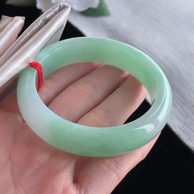 a货翡翠老坑冰种飘绿正装正圈手镯53-54圈口  尺寸53.5×13.8×7.8mm 1209