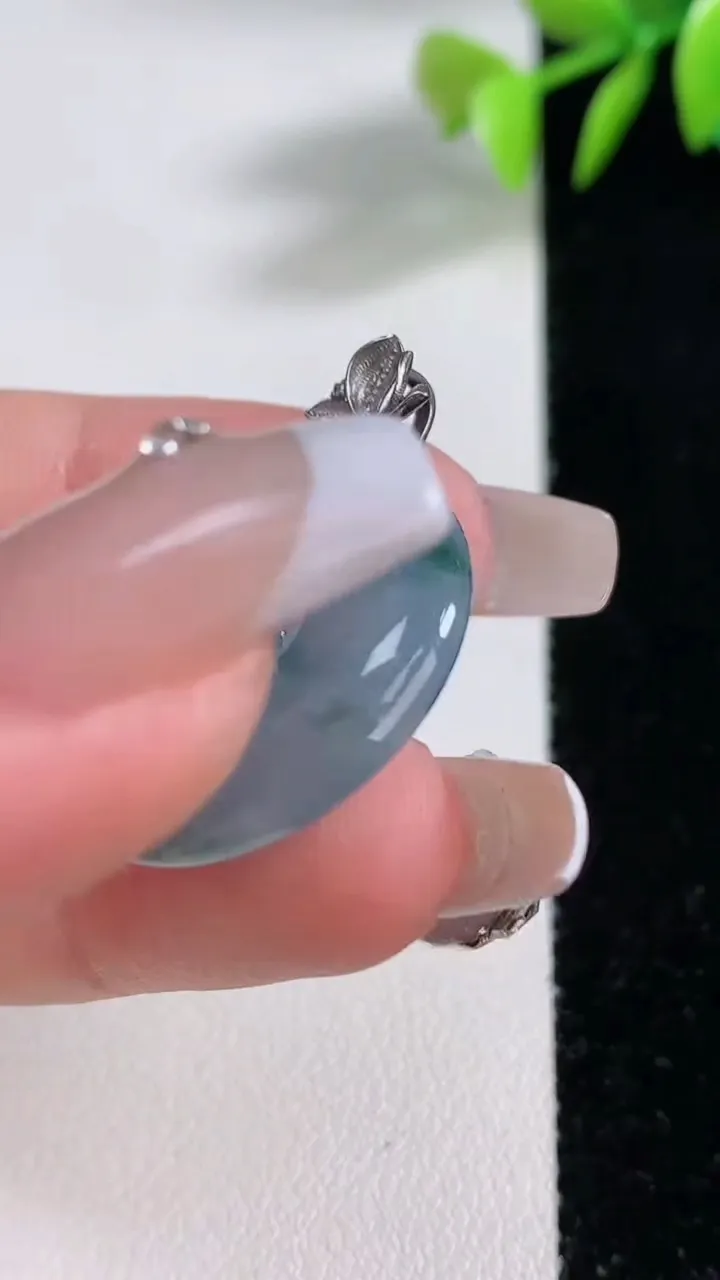 天然A货翡翠18K金紫罗兰飘花平安扣吊坠，尺寸24.2-5.5，重量:7.51g
12月10日