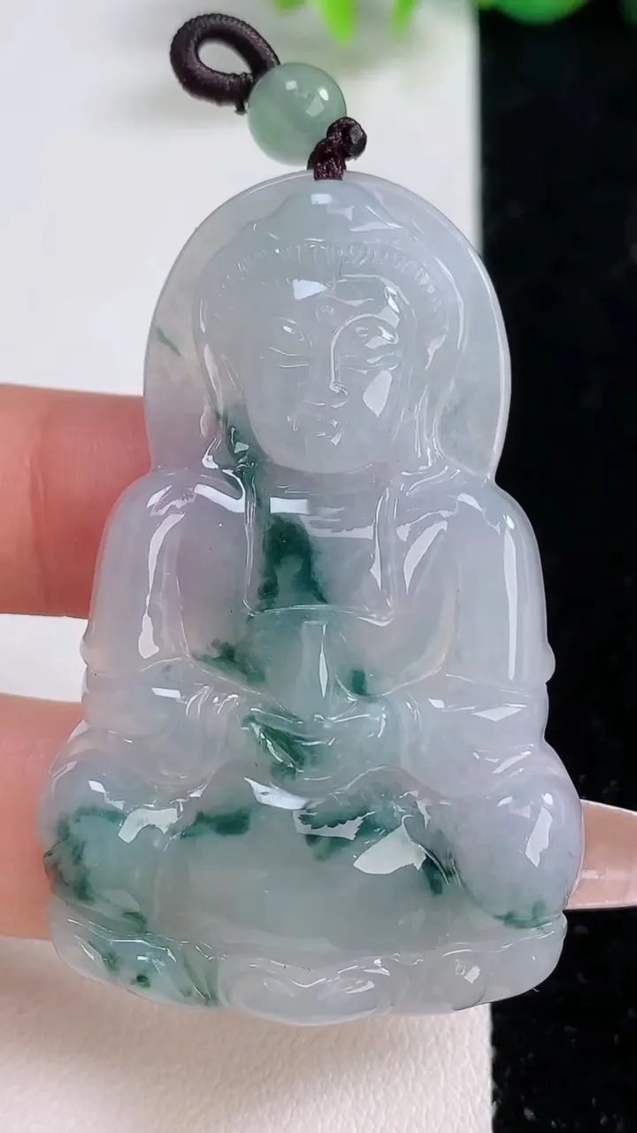 天然A货翡翠冰种飘花观音菩萨吊坠，尺寸53.8-33-5.9，重量:19.02g
12月10日