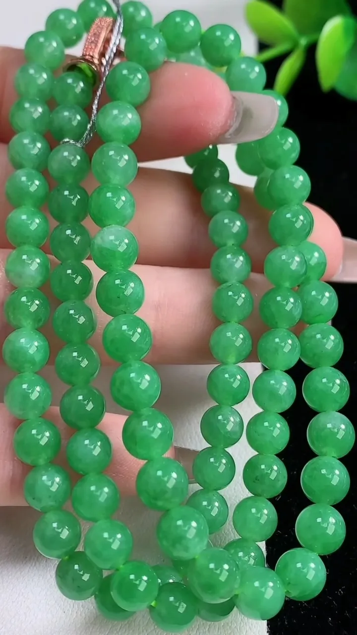 天然A货翡翠圆珠项链，尺寸5.4-91颗，重量:38.37g12月10日
工厂直销收藏佳品,种好水足