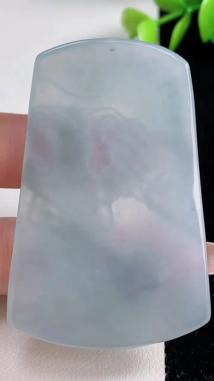 天然A货翡翠冰种飘花虚空藏菩萨吊坠，尺寸61-40.2-5.9，重量:30.91g
12月10日