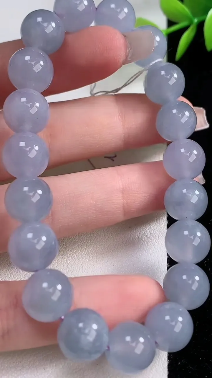 天然A货翡翠紫罗兰圆珠手串，尺寸10.5-19颗，重量:39.38g12月10日
工厂直销收藏佳品,种好水足，色泽均匀，有种有色，上手高大气！