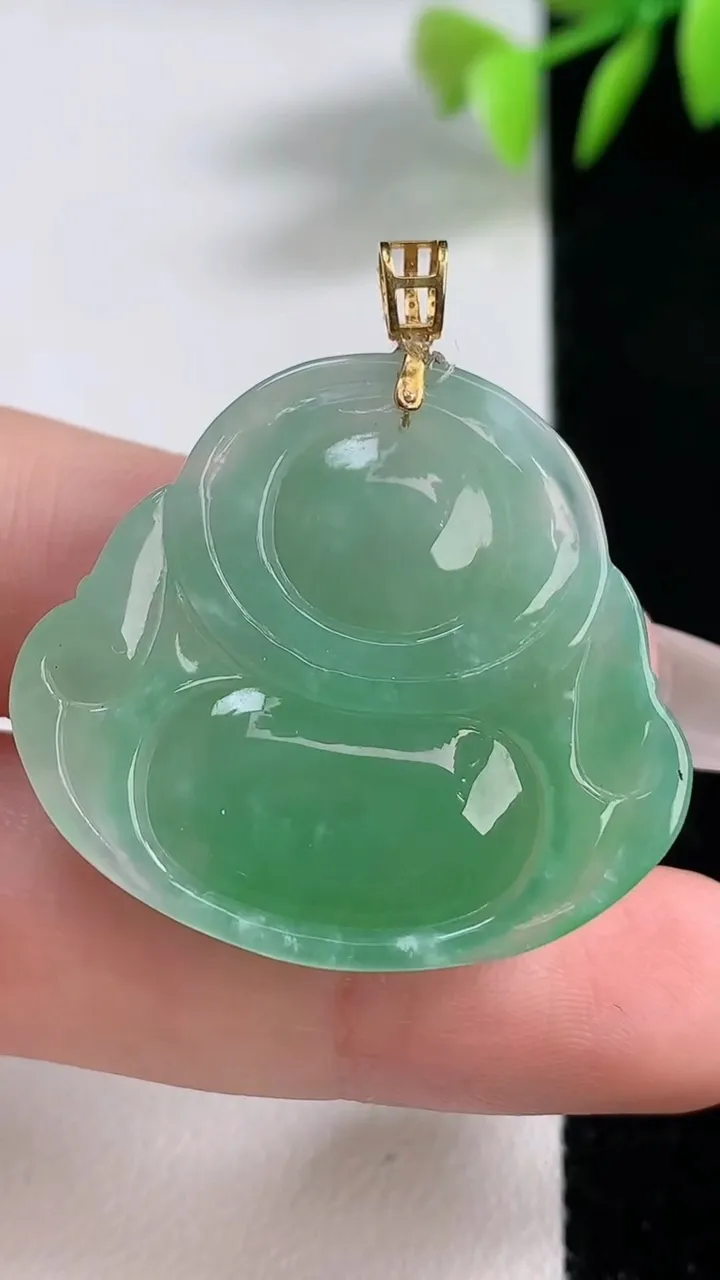 天然A货翡翠佛公吊坠，尺寸30.2-33.5-7，重量:10.51g
12月10日