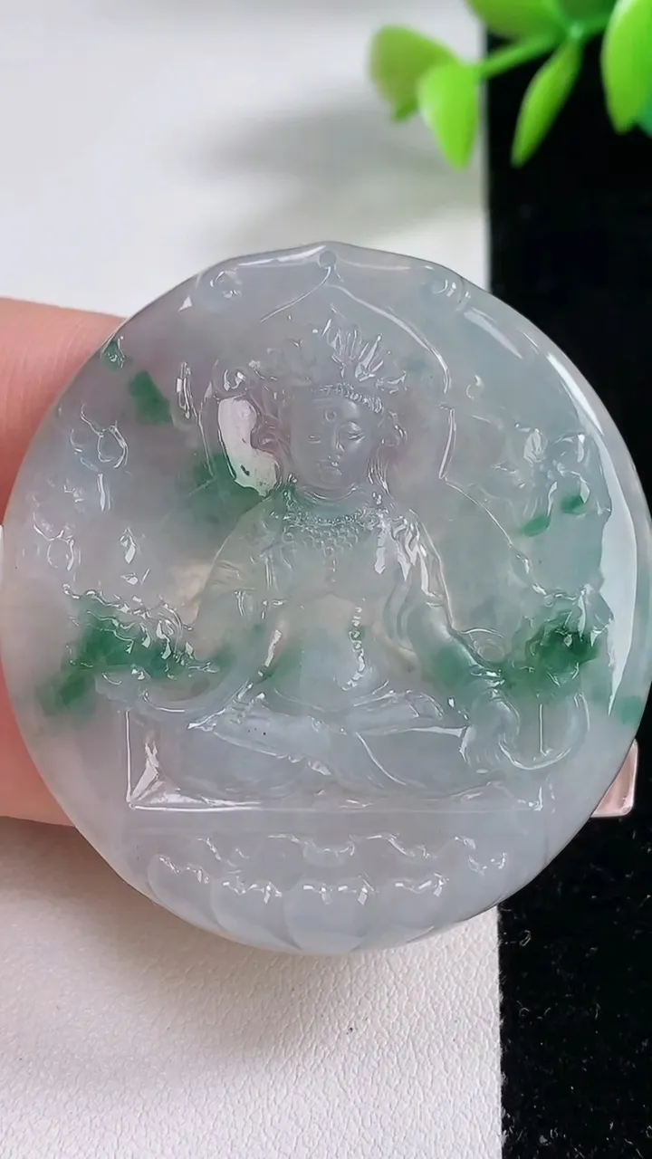 天然A货翡翠冰种飘花大势至菩萨吊坠，尺寸48.4-45.3-5.8，重量:27.71g
12月10日