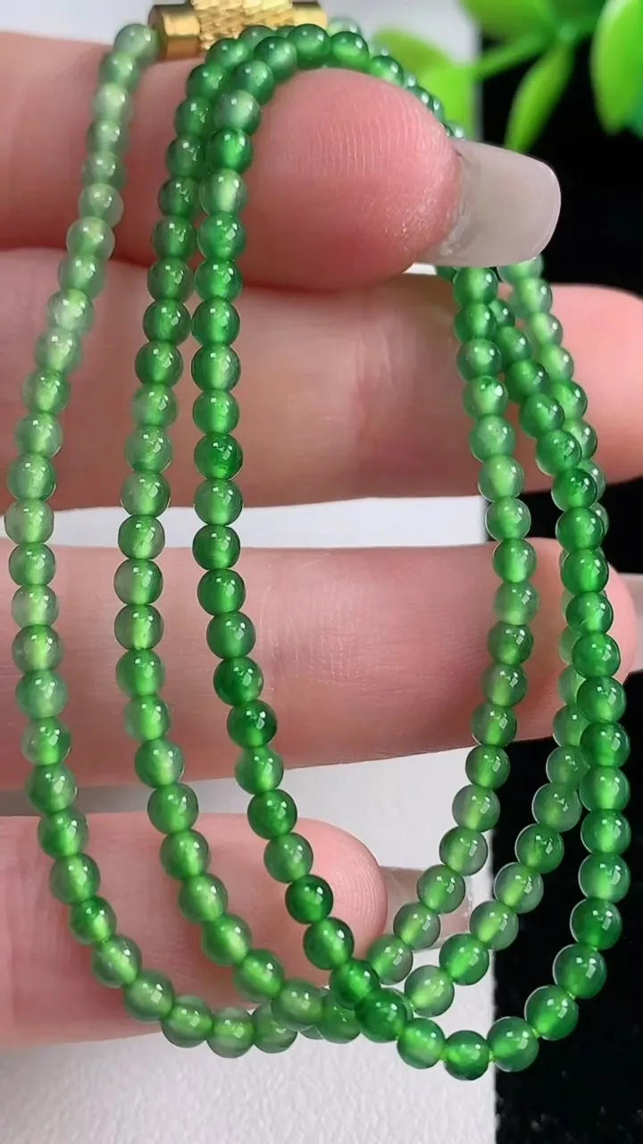 天然A货翡翠小米珠项链，尺寸2.7-165颗，重量:7.08g12月10日
工厂直销收藏佳品,种好水