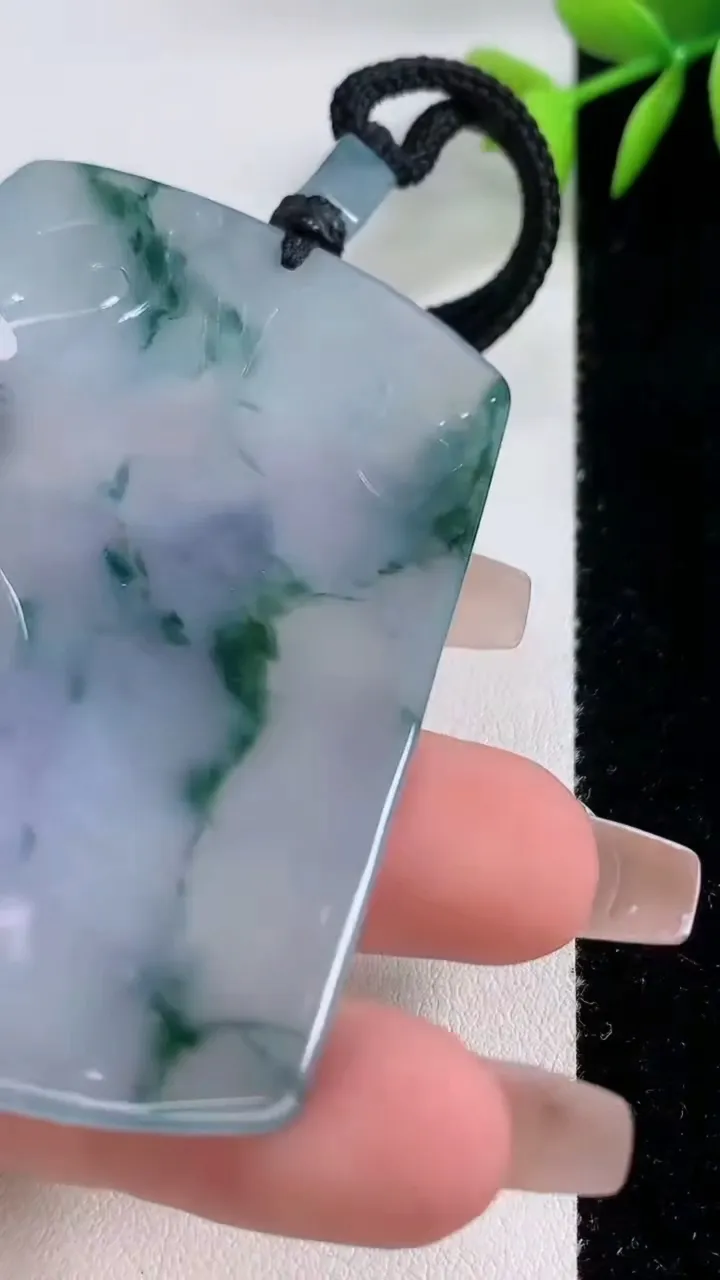 天然A货翡翠种紫罗兰飘花大势至菩萨吊坠，尺寸68-48-5，重量:42.92g
12月10日