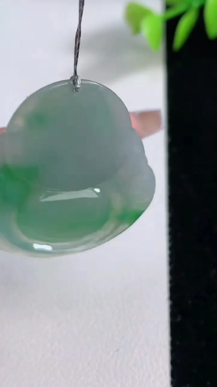 天然A货翡翠金枝玉叶 叶子吊坠，尺寸57.8-45.8-27.4-7.4，重量:11.28g
12月10日