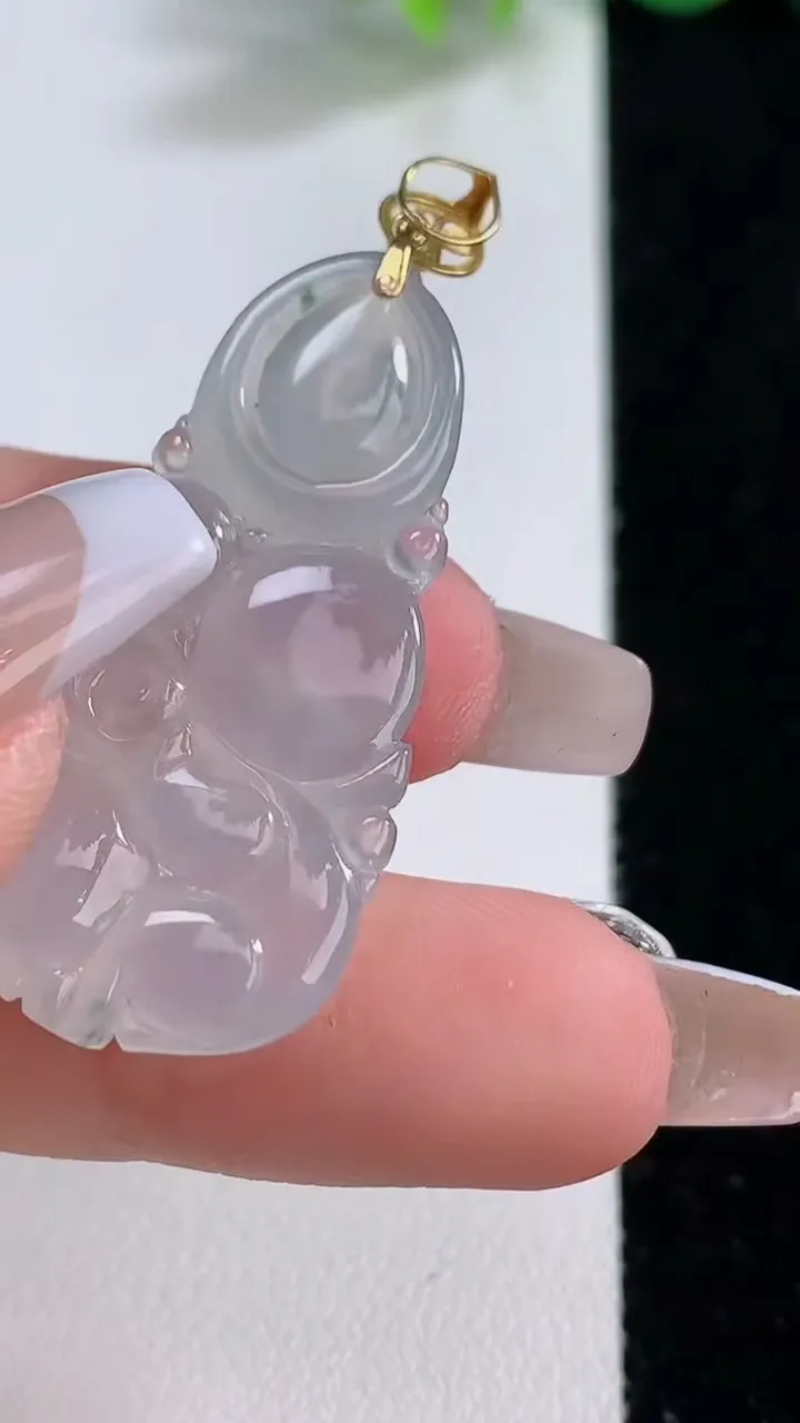 天然A货翡翠种飘花生肖猴吊坠，尺寸37.2-19-5.5，重量:6.55g
12月10日