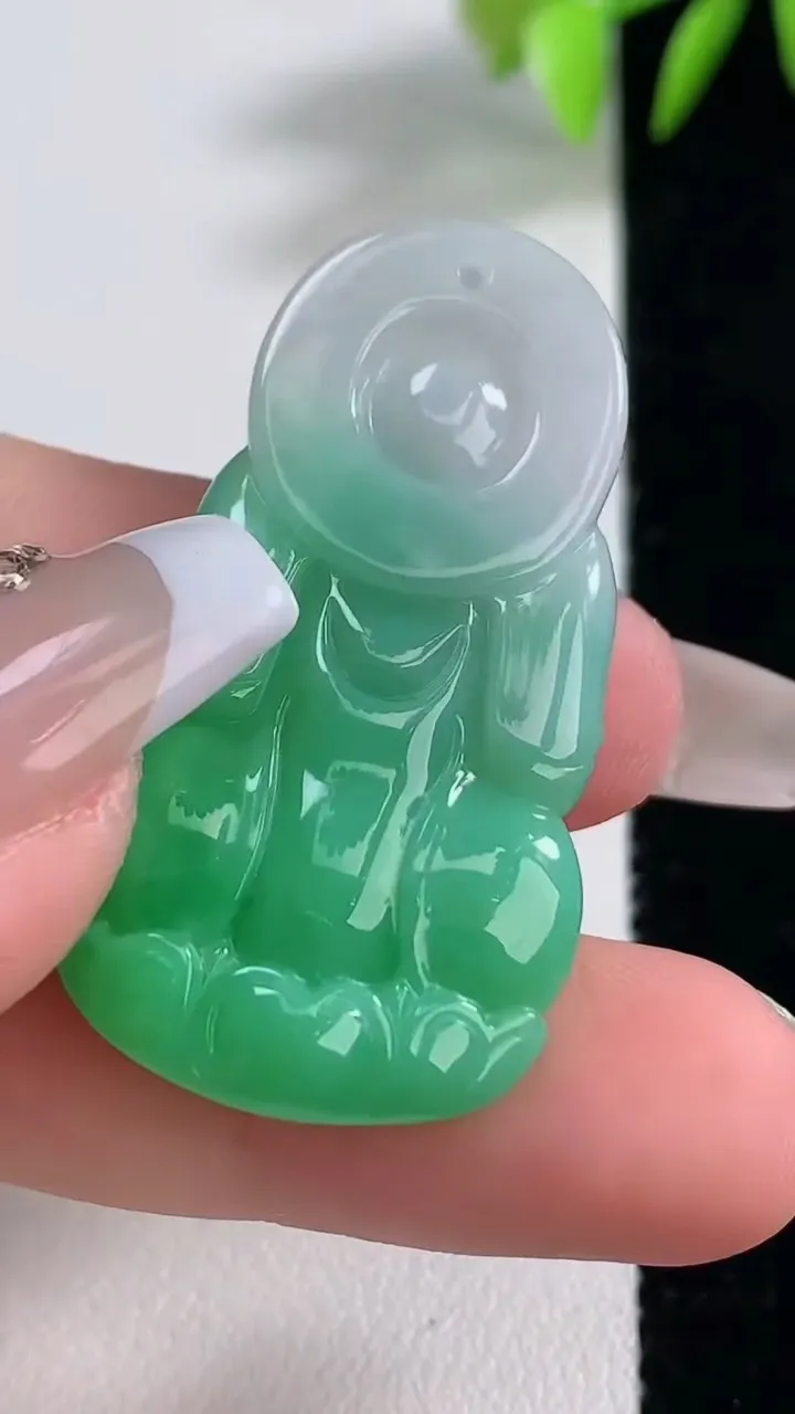 天然A货翡翠观音菩萨吊坠，尺寸40.3-19.7-5.8，重量:9.69g
12月10日