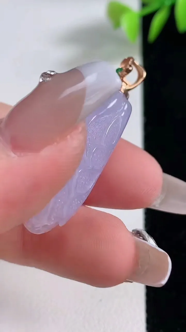 天然A货翡翠18K金紫罗兰白菜吊坠，尺寸30.2-17-11.2，重量:10.57g
12月10日