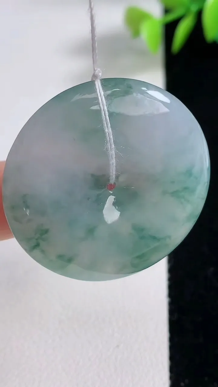 天然A货翡翠冰种飘花平安扣吊坠，尺寸33.2-6，重量:15.14g
12月10日