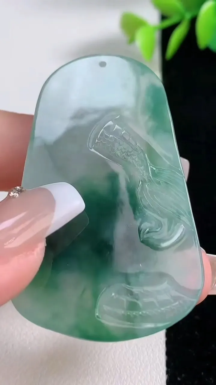 天然A货翡翠冰种飘花祥龙财神爷吊坠，尺寸54-33.3-4.5，重量:16.63g
12月10日