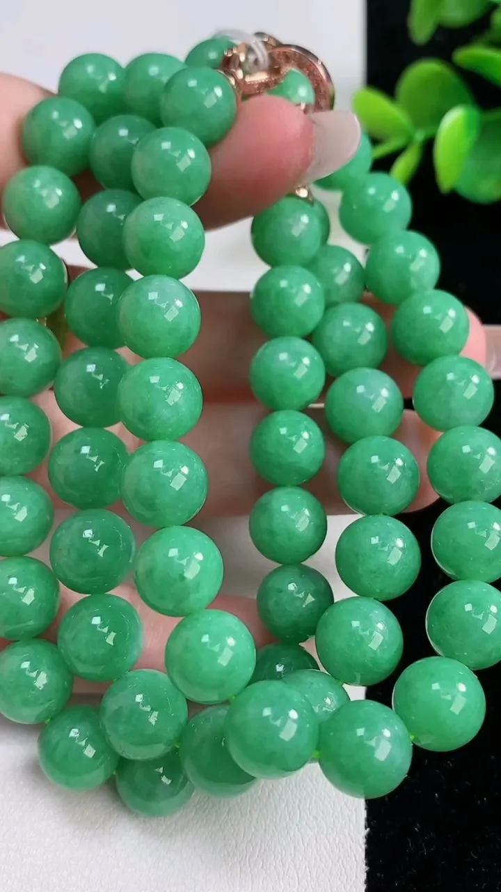 天然A货翡翠圆珠项链，尺寸9.7-61颗，重量:91.35g12月10日
工厂直销收藏佳品,种好水足