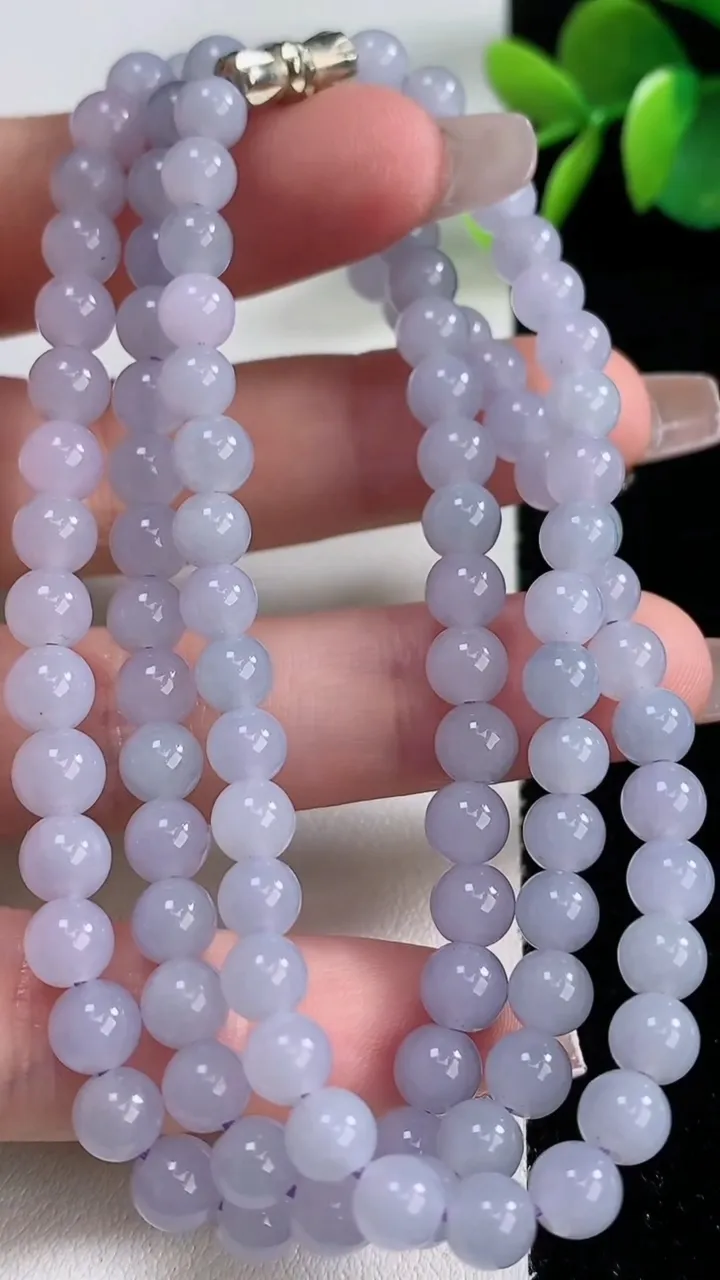 天然A货翡翠紫罗兰圆珠项链，尺寸5.6-108颗，重量:33.39g12月10日
工厂直销收藏佳品,种好水足，色泽均匀，有种有色，上手高大气！