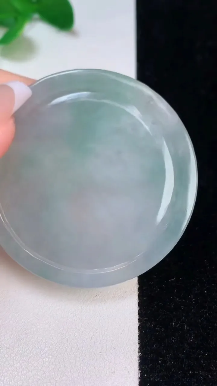 天然A货翡翠龙牌吊坠，尺寸55.6-7，重:44.68g
12月11日