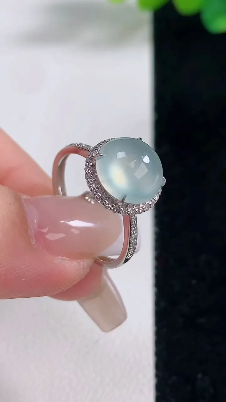 天然A货翡翠蛋面戒指，尺寸17.5-8.6-8.6，重量:3.02g2025年12月11日
工厂直销收藏佳品,种好水足，色泽均匀，有种有色，上手高大气！