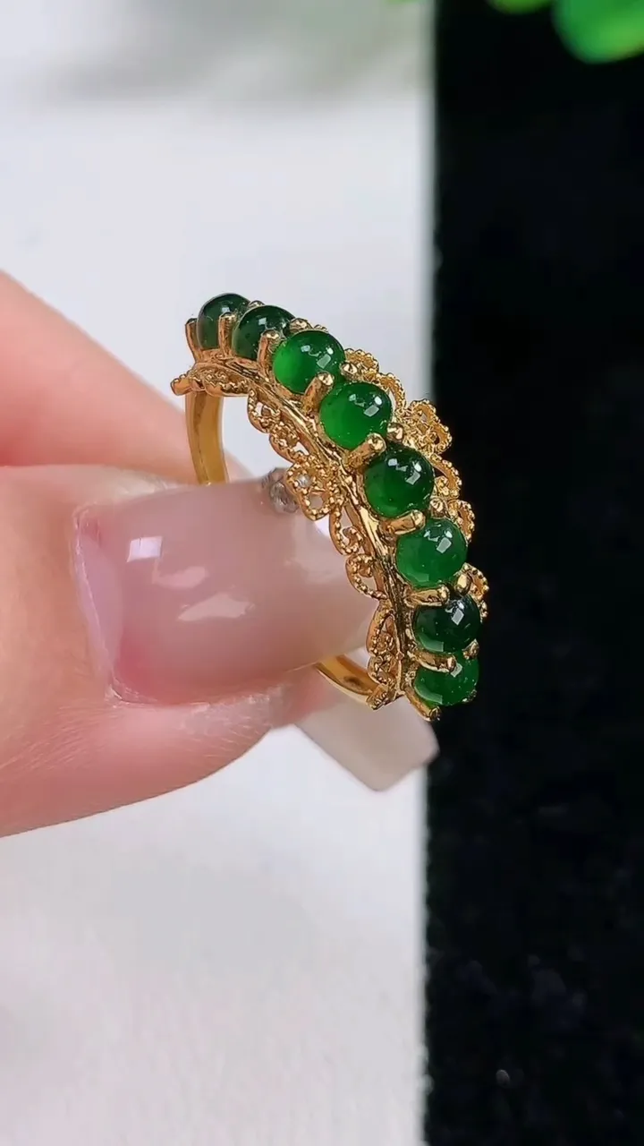 天然A货翡翠蛋面戒指，尺寸3.4，重:2.19g2025年12月11日
工厂直销收藏佳品,种好水足，