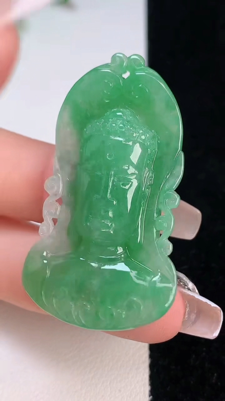 天然A货翡翠佛头吊坠，尺寸47.3-26.5-10.5，重:17.22g
12月11日