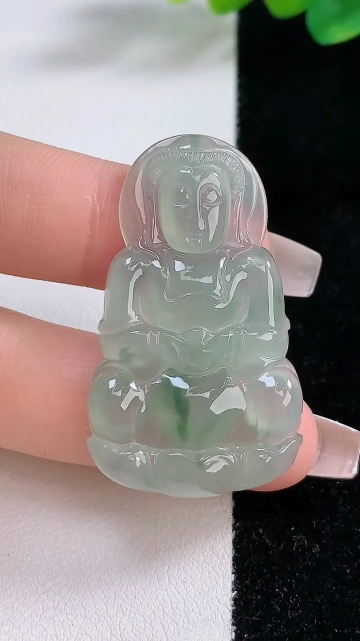 天然A货翡翠观音菩萨吊坠，尺寸42.3-25.1-4.3，重:7.62g
12月11日