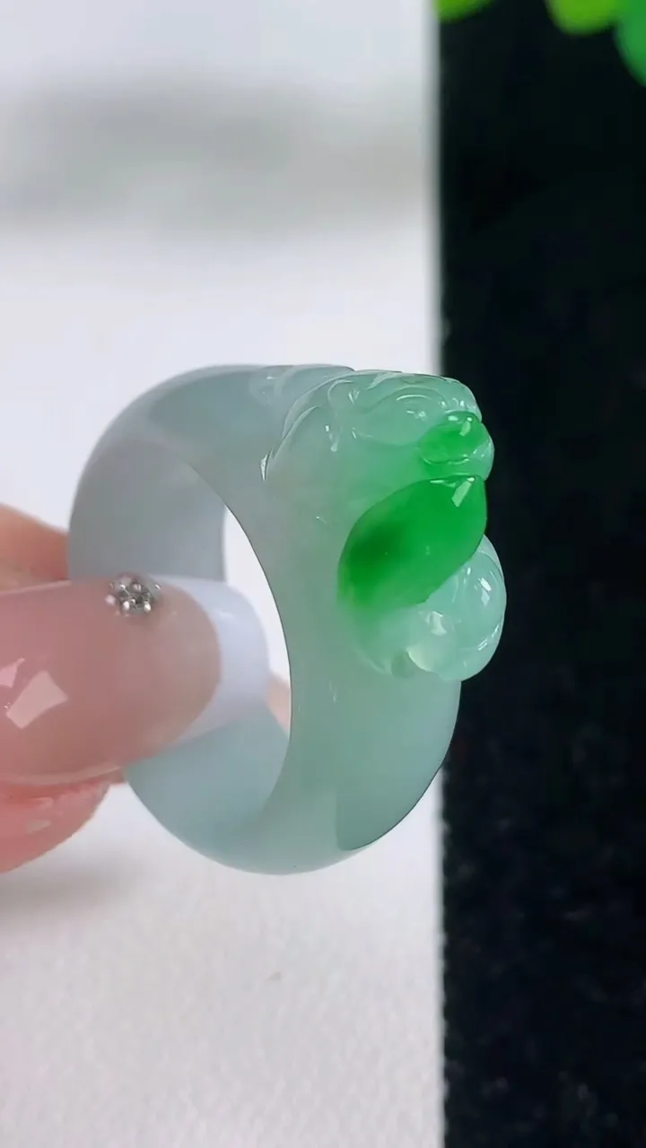 天然A货翡翠金蟾指环戒指，尺寸19.4-15.6-10-12.7，重量:10.38g2025年12月