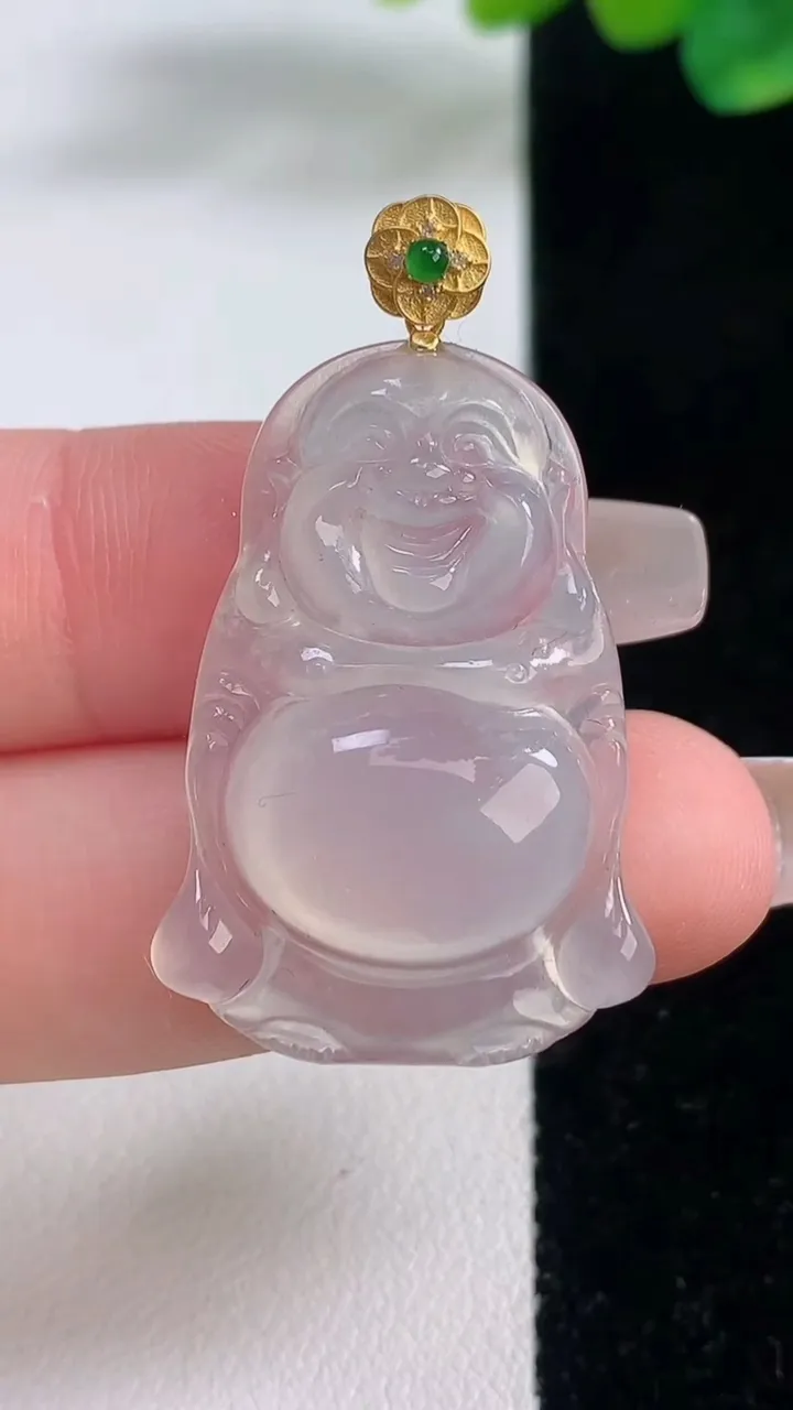 天然A货翡翠种白冰站佛 佛公吊坠，尺寸32.5-22.5-5.7，重量:6.74g
12月11日