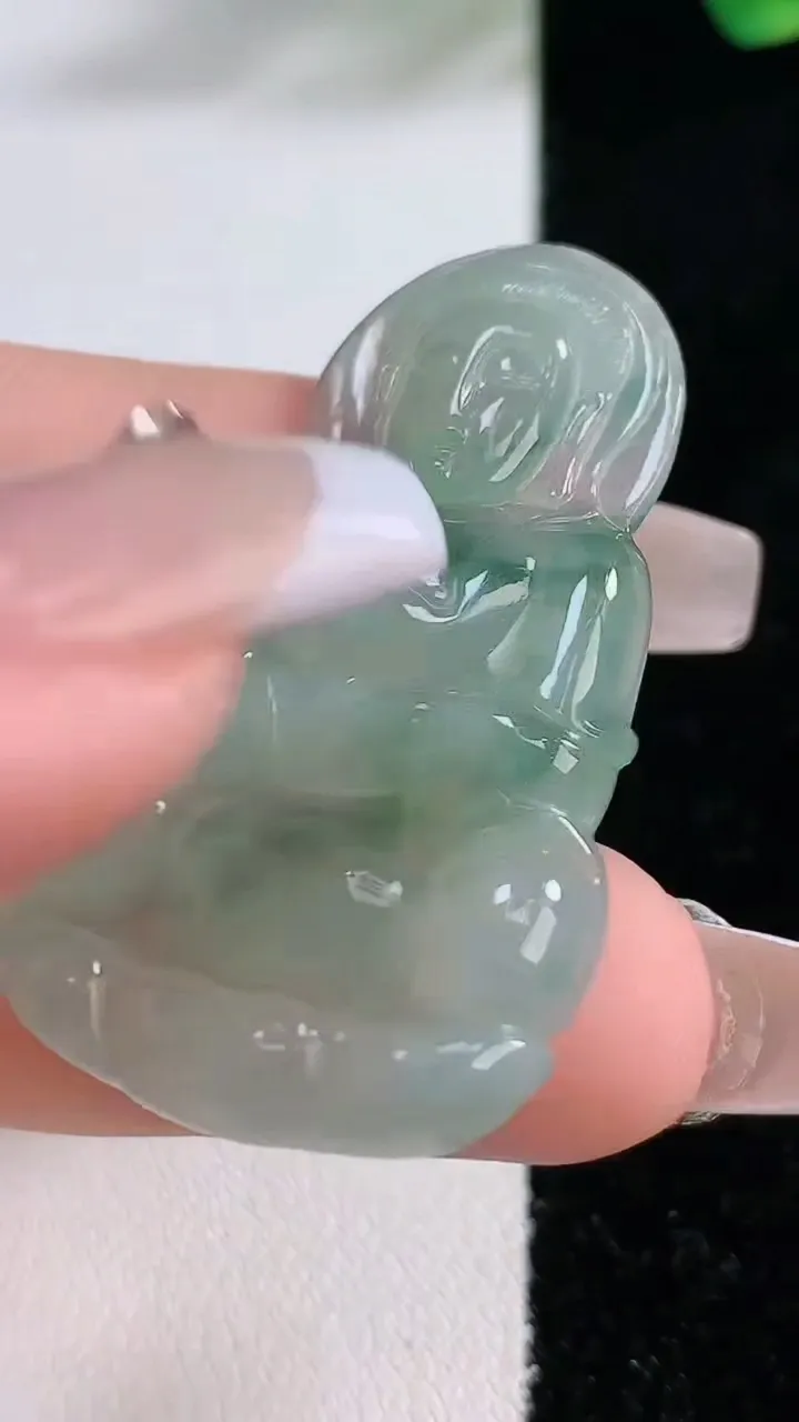 天然A货翡翠飘花观音菩萨吊坠，尺寸42.8-26.1-4.5，重:8.73g
12月11日