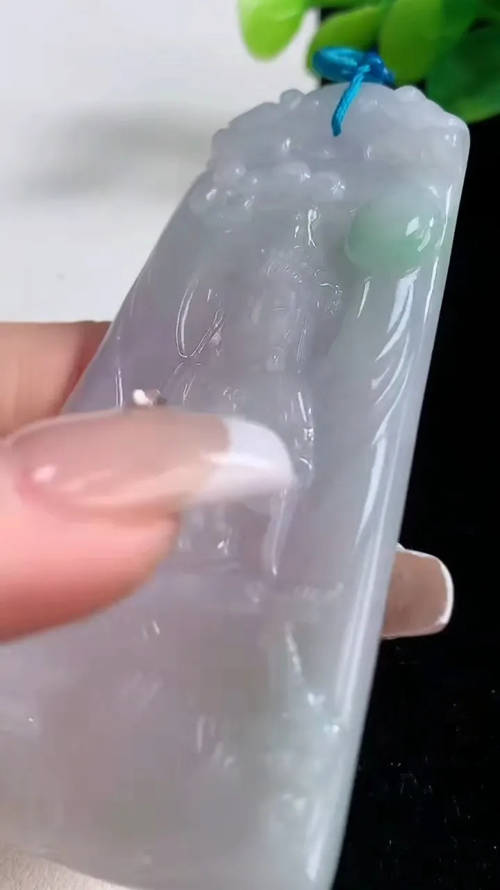 天然A货翡翠普贤菩萨吊坠，尺寸74-45-4.6，重量:32.70g
12月11日