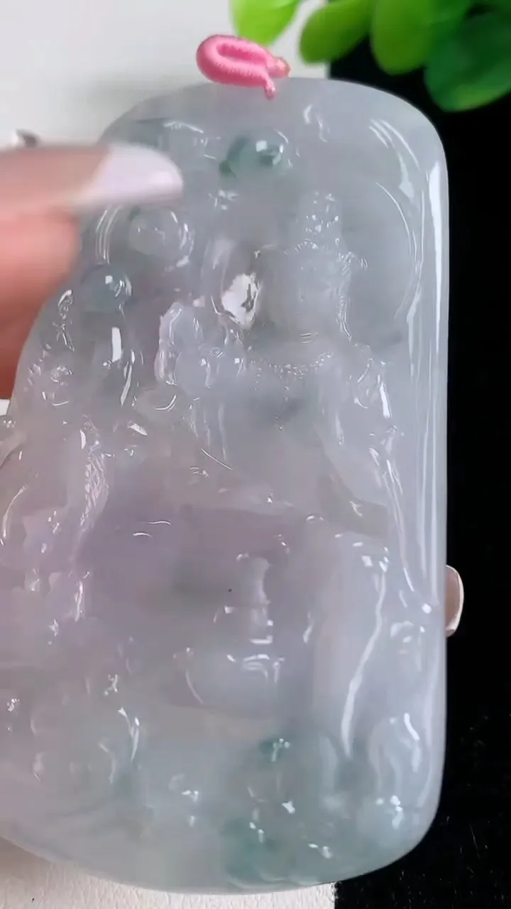 天然A货翡翠飘花大势至菩萨吊坠，尺寸74-45.2-5.2，重量:40.00g
12月11日