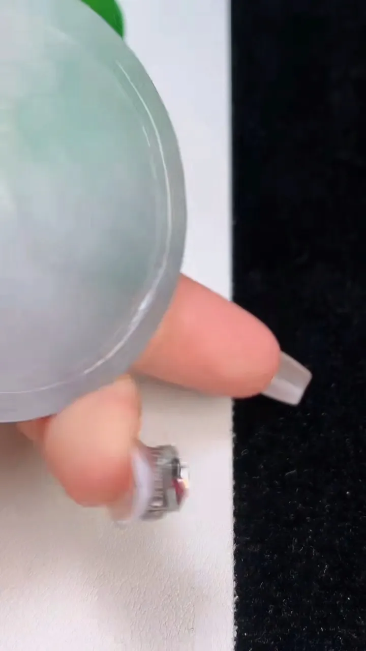 天然A货翡翠龙牌吊坠，尺寸55.6-7，重:44.68g
12月11日