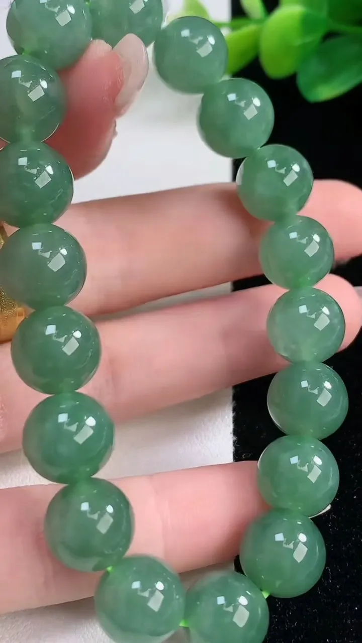 天然A货翡翠圆珠手串，尺寸11-18颗，重量:42.64g12月11日
工厂直销收藏佳品,种好水足，