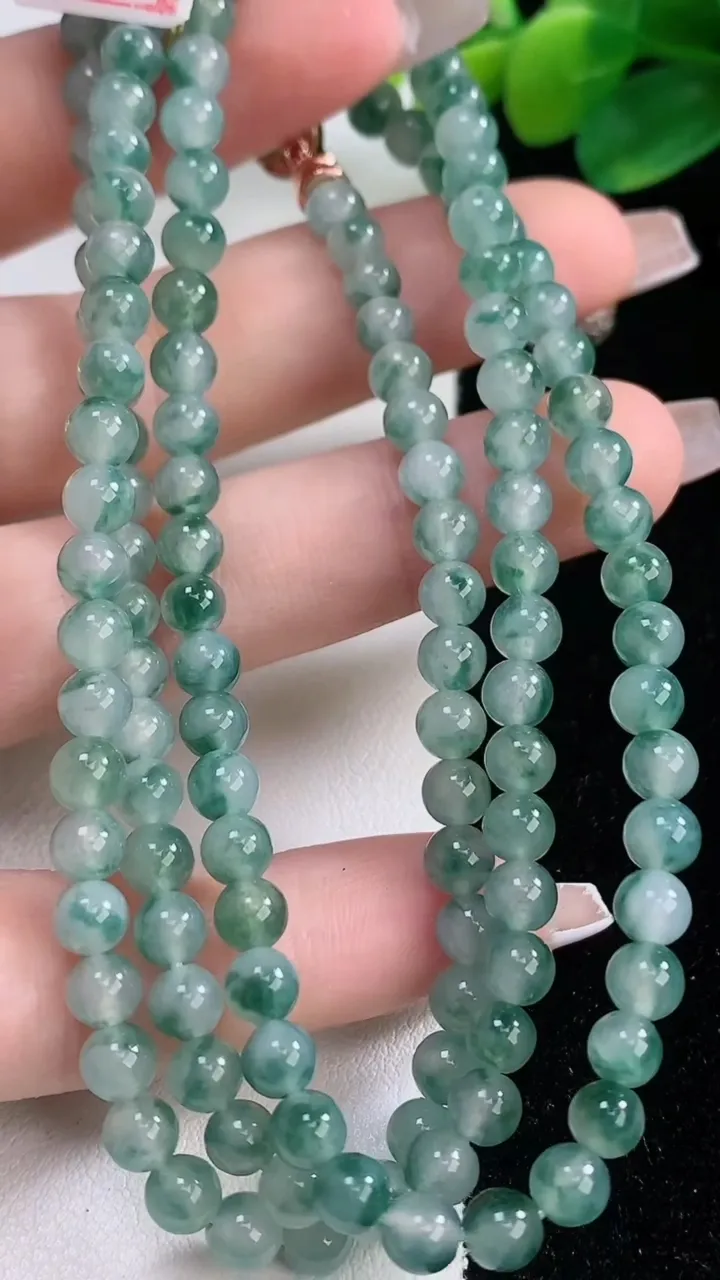 天然A货翡翠冰种飘花圆珠项链，尺寸5-138颗，重量:29.61g
12月11日
