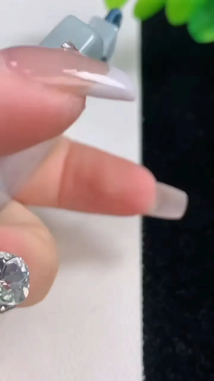 天然A货翡翠飘花无事牌吊坠，尺寸57-43.7-6.2，重量:46.91g
12月11日