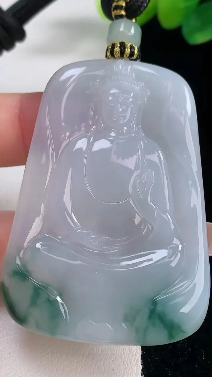 天然A货翡翠飘花观音菩萨吊坠，尺寸57.5-40.7-6，重量:36.62g
12月11日