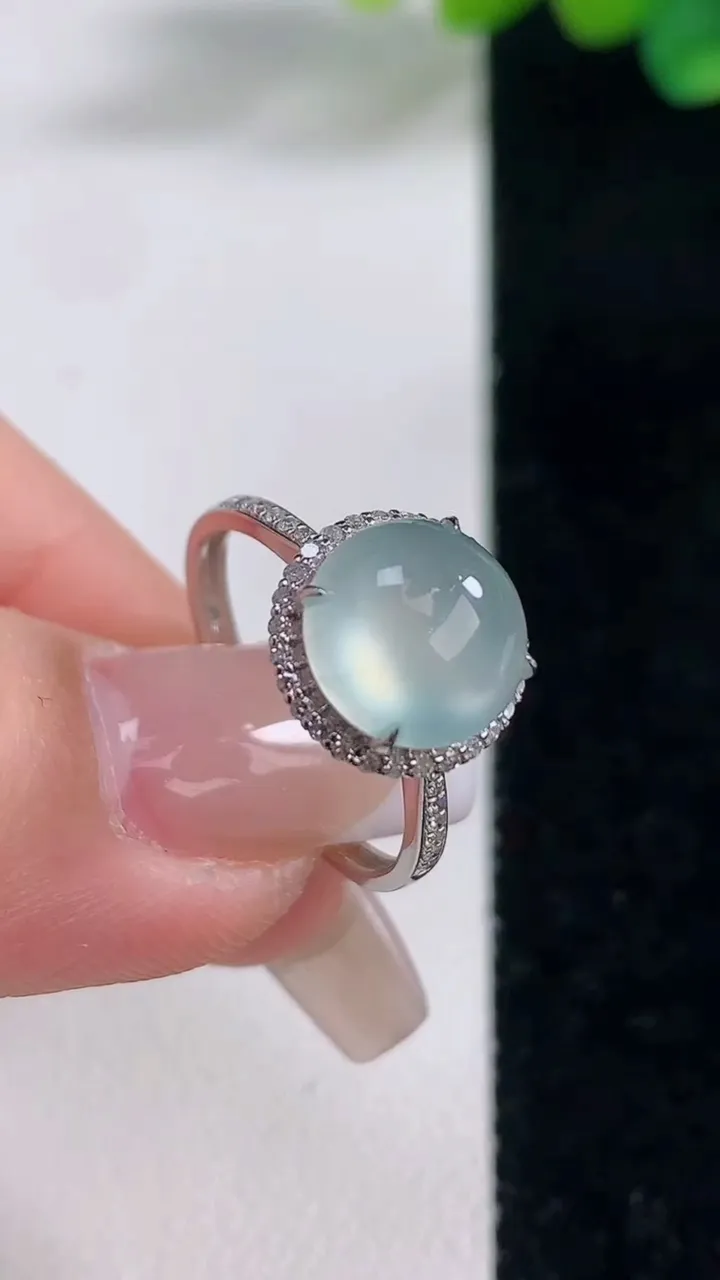 天然A货翡翠蛋面戒指，尺寸17.5-8.6-8.6，重量:3.02g2025年12月11日
工厂直销