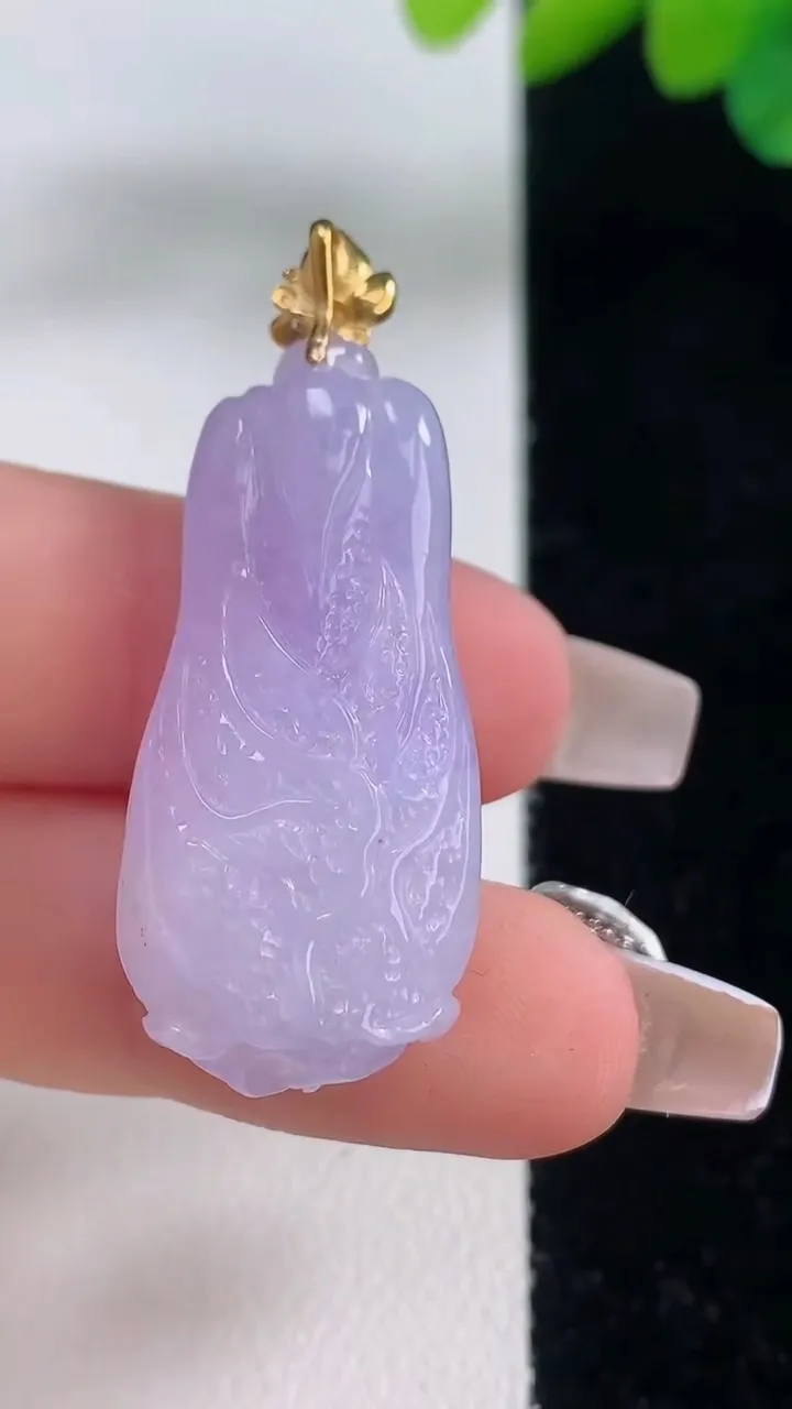 天然A货翡翠18K金紫罗兰白菜吊坠，尺寸34.2-16-10.4，重量:9.19g
12月11日