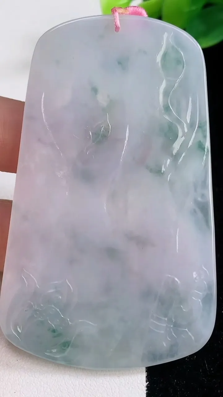 天然A货翡翠飘花大势至菩萨吊坠，尺寸74-45.2-5.2，重量:40.00g
12月11日