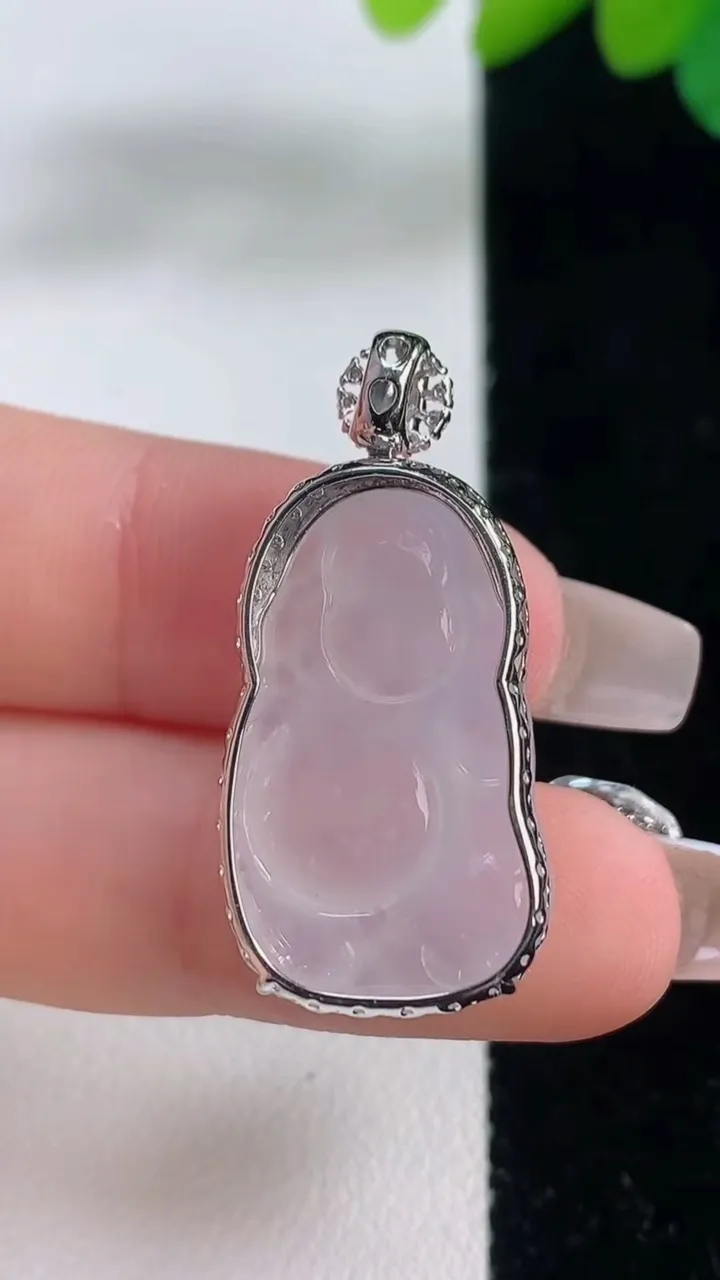 天然A货翡翠种白冰财神爷吊坠，尺寸32.4-25.2-15.4-7.3，重量:4.42g
12月11日